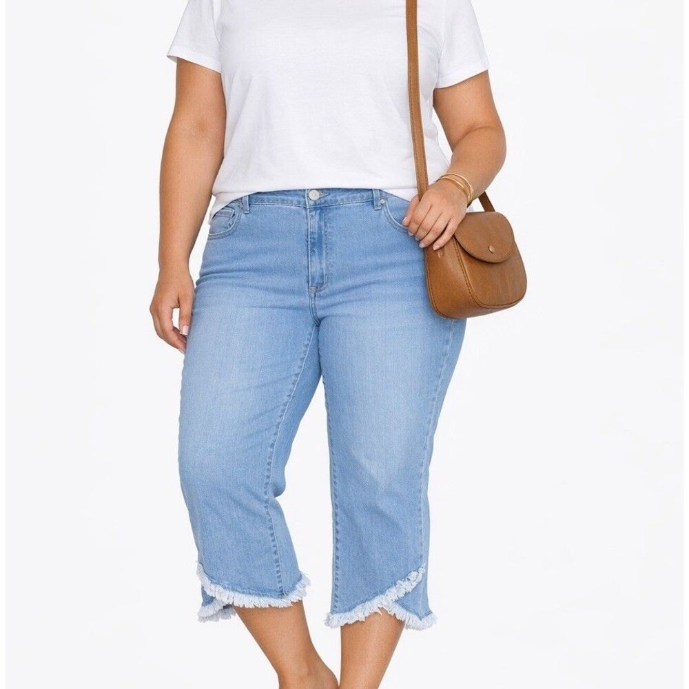 Susan Graver Womens Cropped Jeans 26W  Light Wash Stretch Frayed Hem High Rise